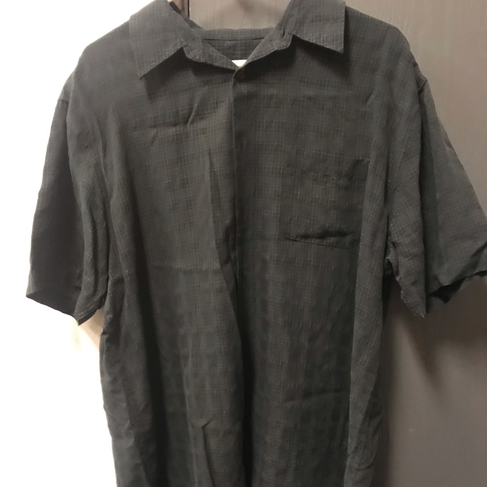 Men’s size XL black shirt